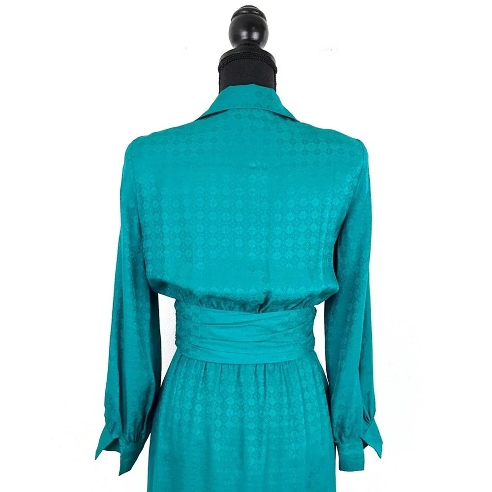 Vintage Liz Claiborne 100% Silk Dress Size 6P Knee Length Long Sleeve Fitted
